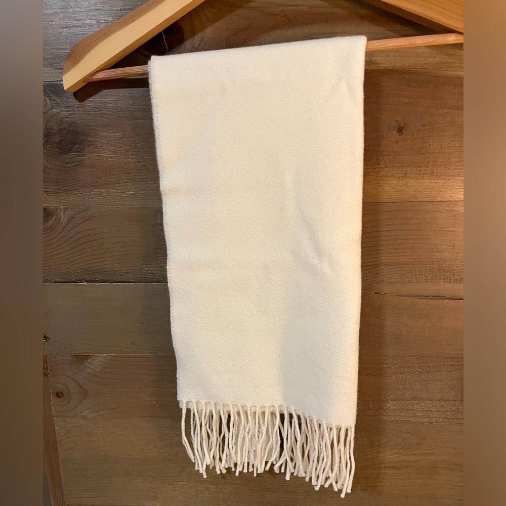 100% Italian Merino Wool Elegant Cream Scarf